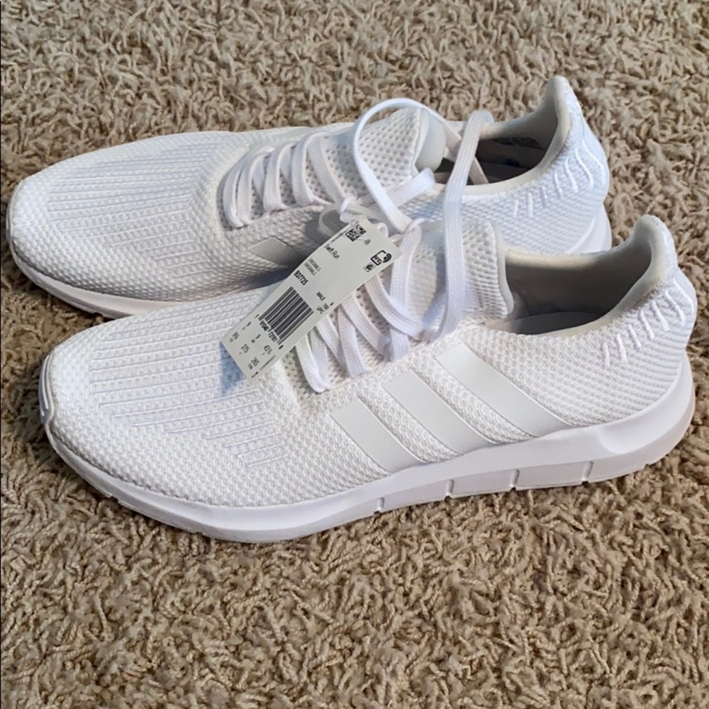 NWOB ADIDAS men’s swift run triple white 9.5